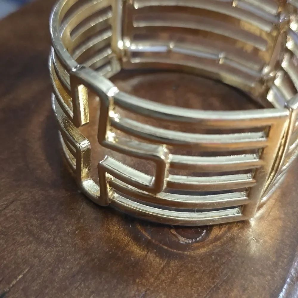 Cross stretch bracelet - Picture 10 of 12